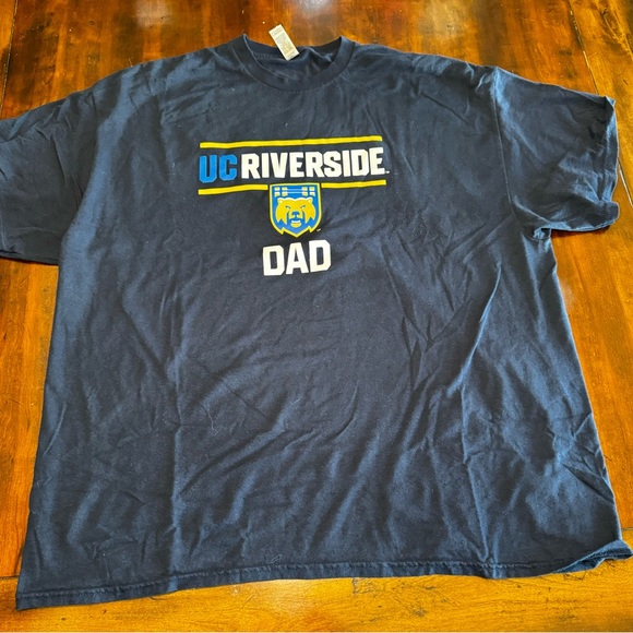 NWOT official UCR men’s T-shirt - Picture 2 of 2